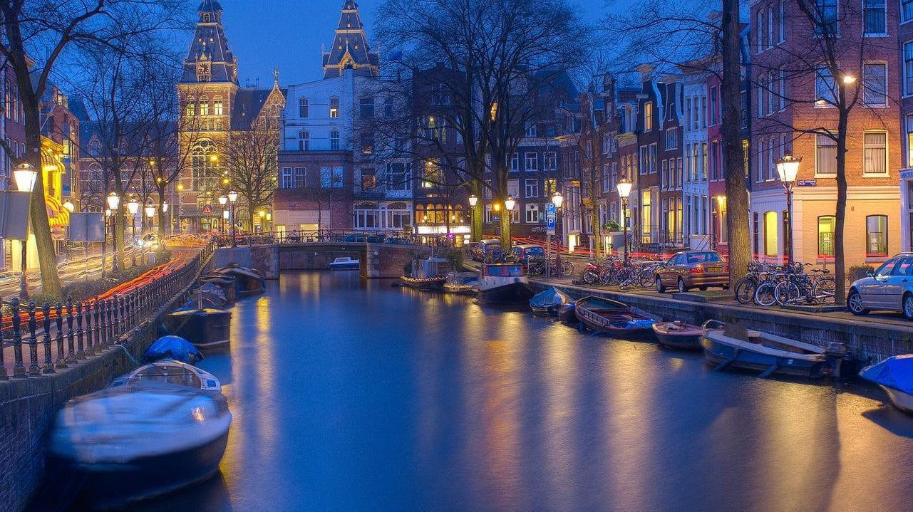 AMSTERDAM VINTAGE STORE GUIDE - Peeces