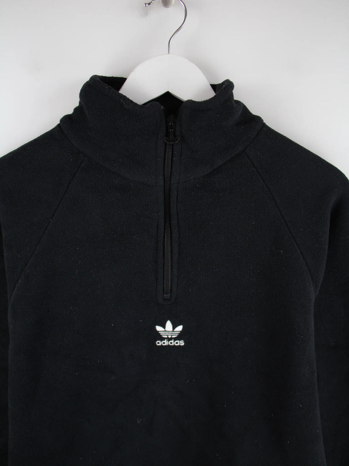 Adidas Fleece Schwarz M – Detailansicht Vorderseite