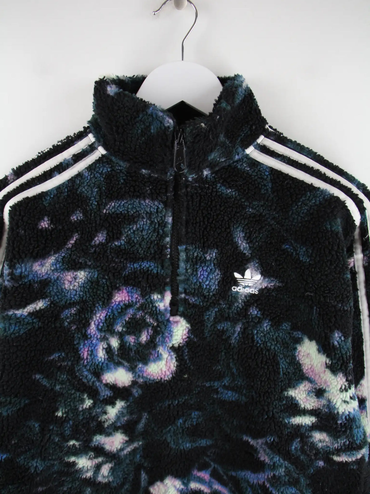 Adidas Fleece Schwarz XS – Detailansicht Vorderseite