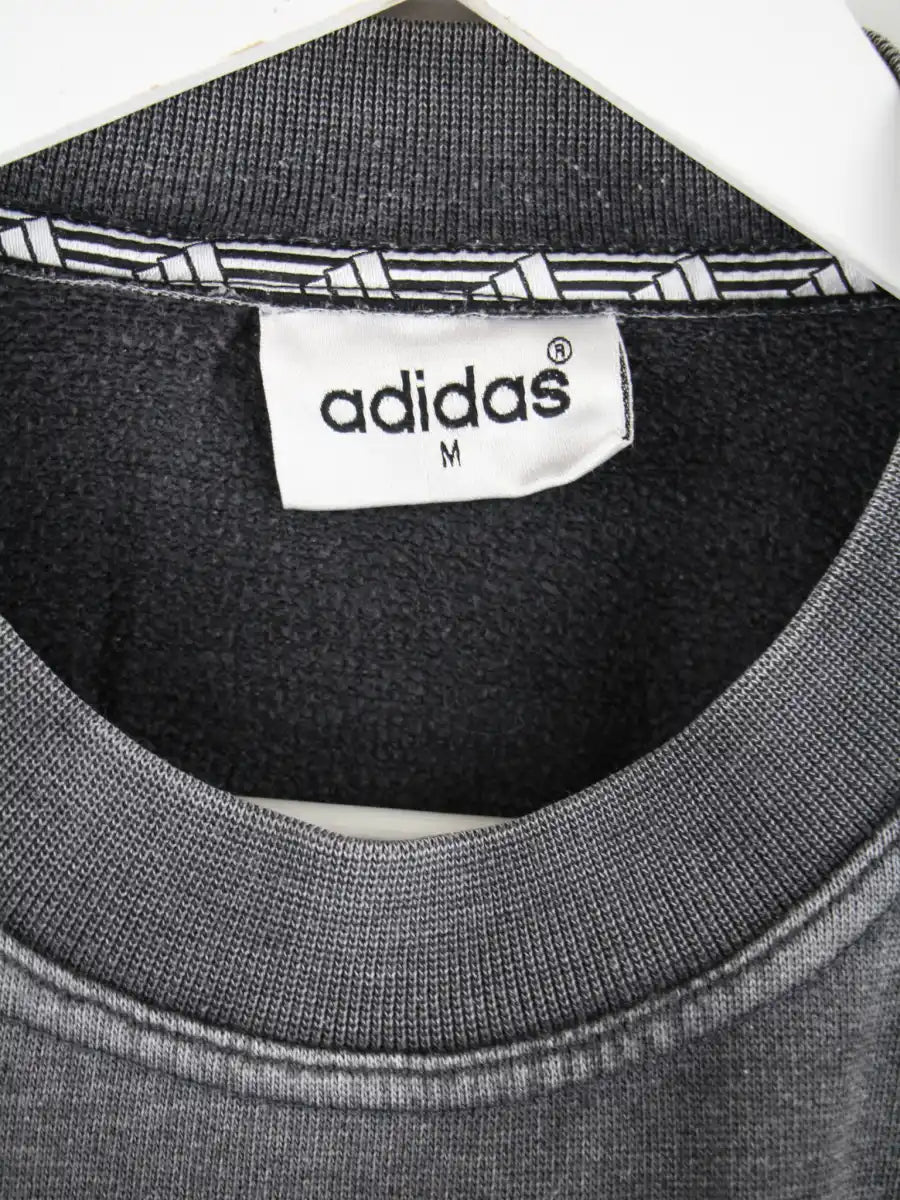 Adidas Sweater Grau M – Detailansicht Vorderseite