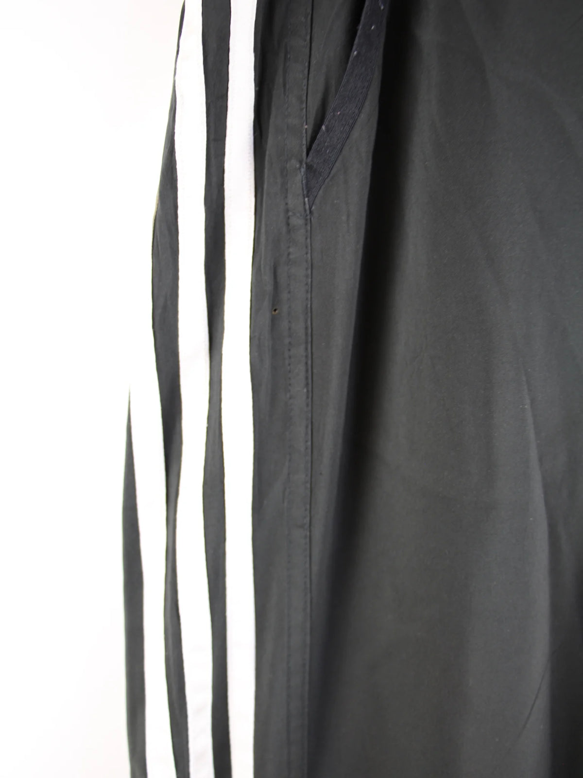 Adidas Track Pants Schwarz M – Detailansicht Vorderseite
