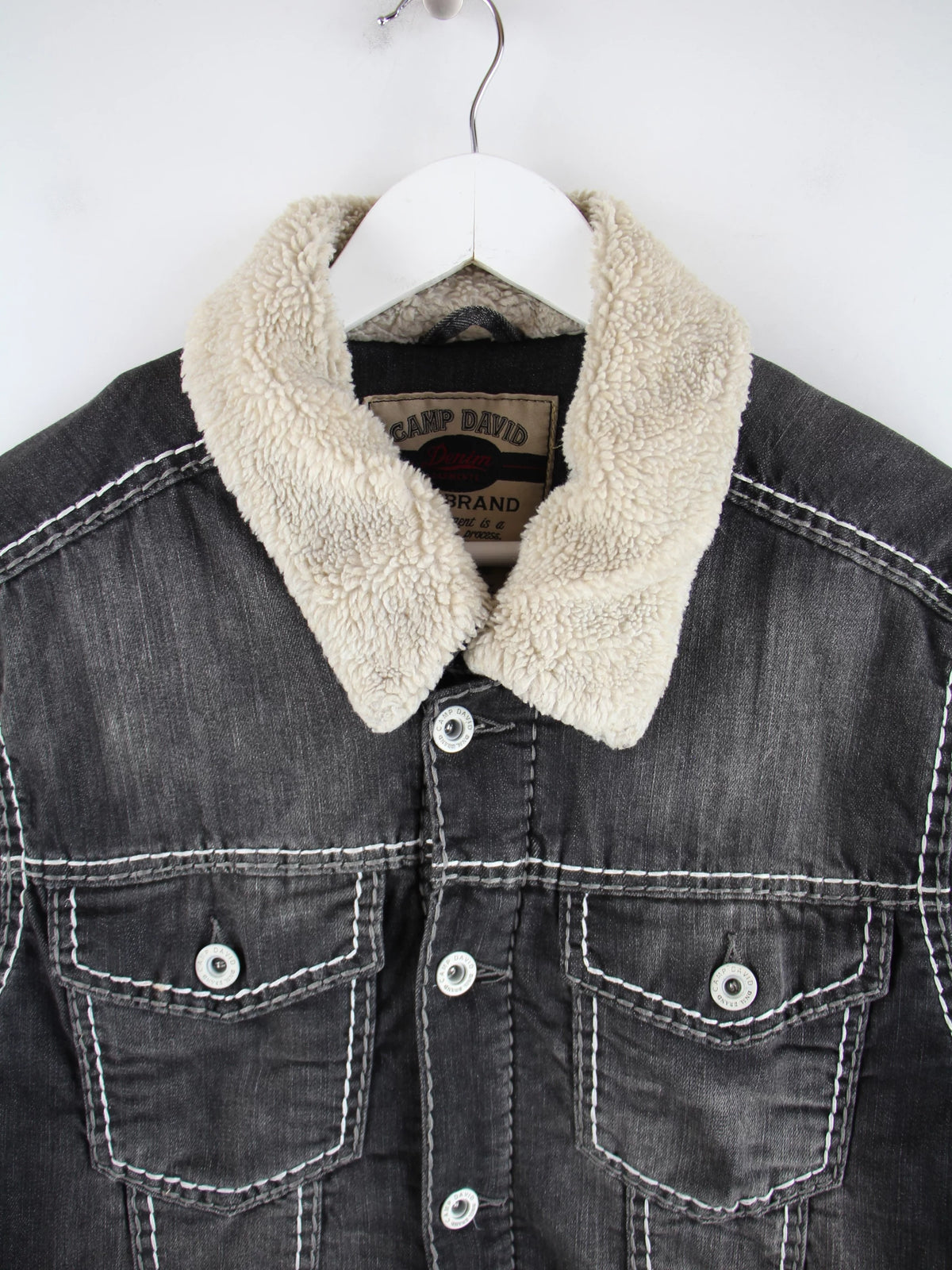 Camp David Jeansjacke Schwarz M – Detailansicht Vorderseite