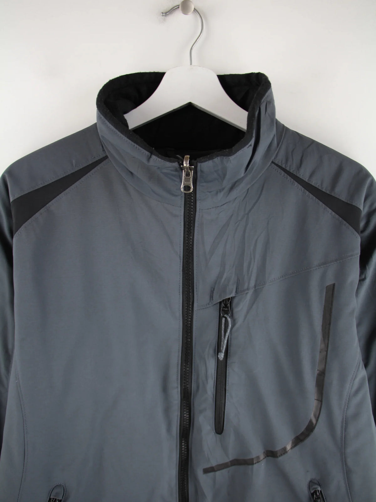 Columbia Jacke Grau M – Detailansicht Vorderseite