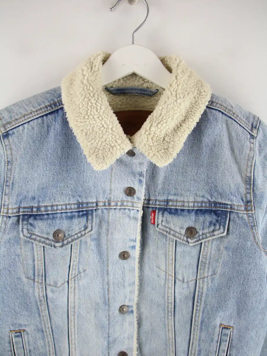 Levi's Jeansjacke Blau S – Detailansicht Vorderseite