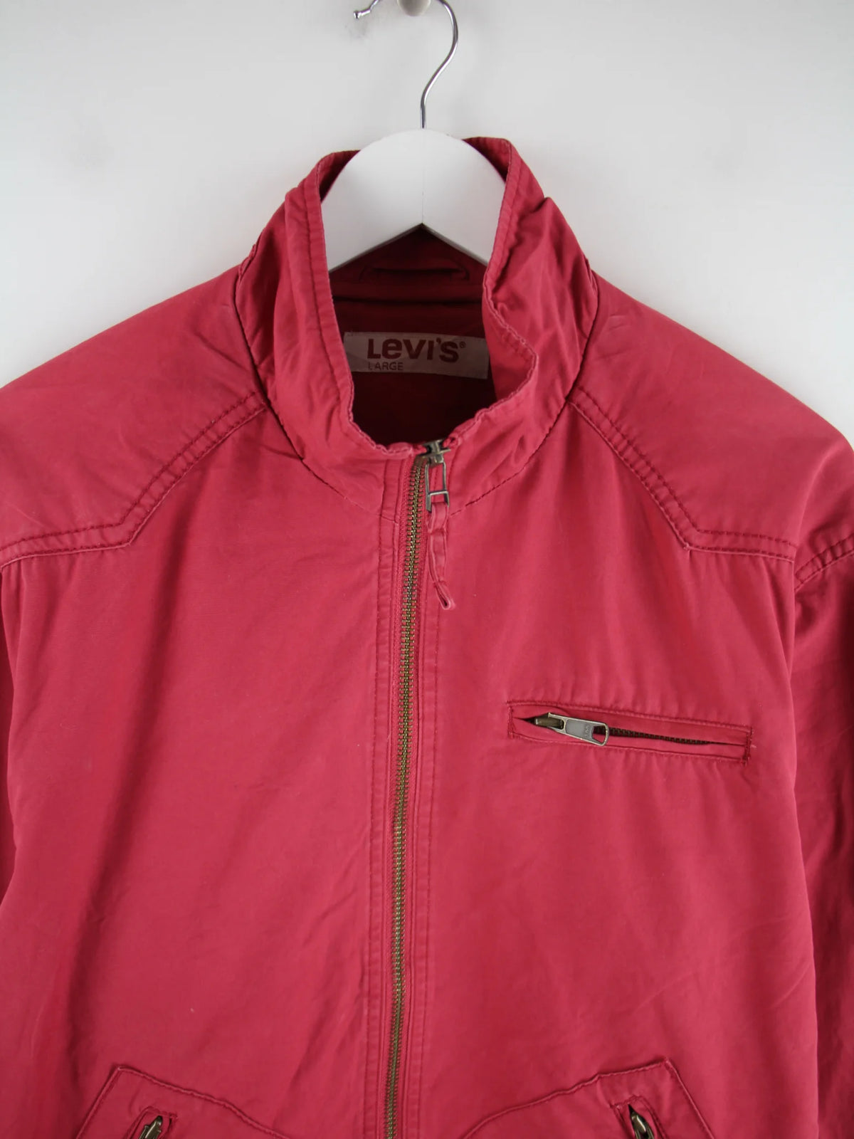 Levi's Leichte Jacke Rot L – Detailansicht Vorderseite