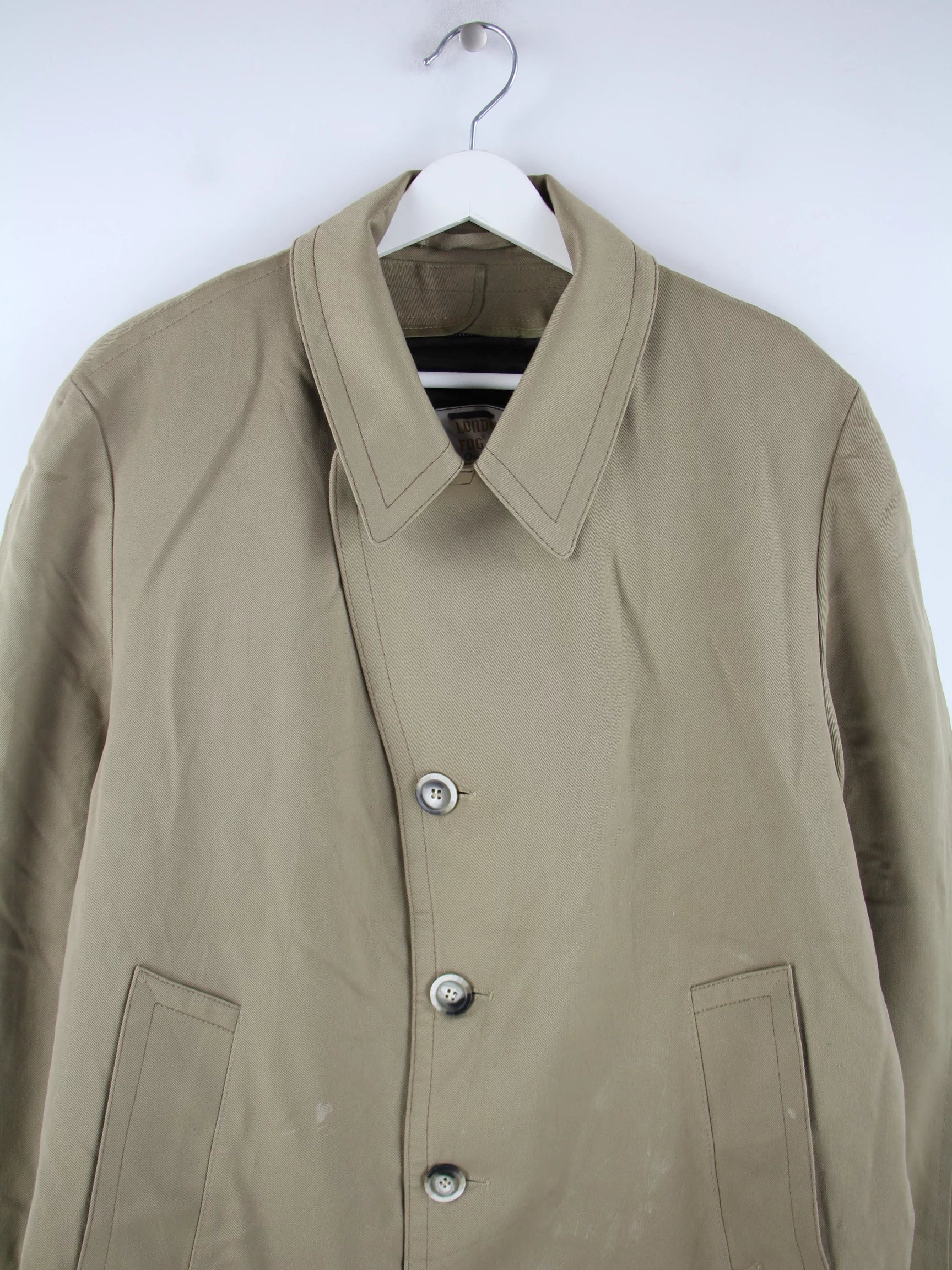 London Fog Mantel Beige L – Detailansicht Vorderseite