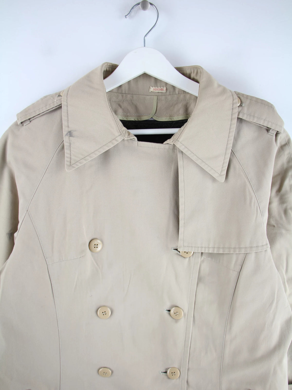London Fog Mantel Beige M – Detailansicht Vorderseite