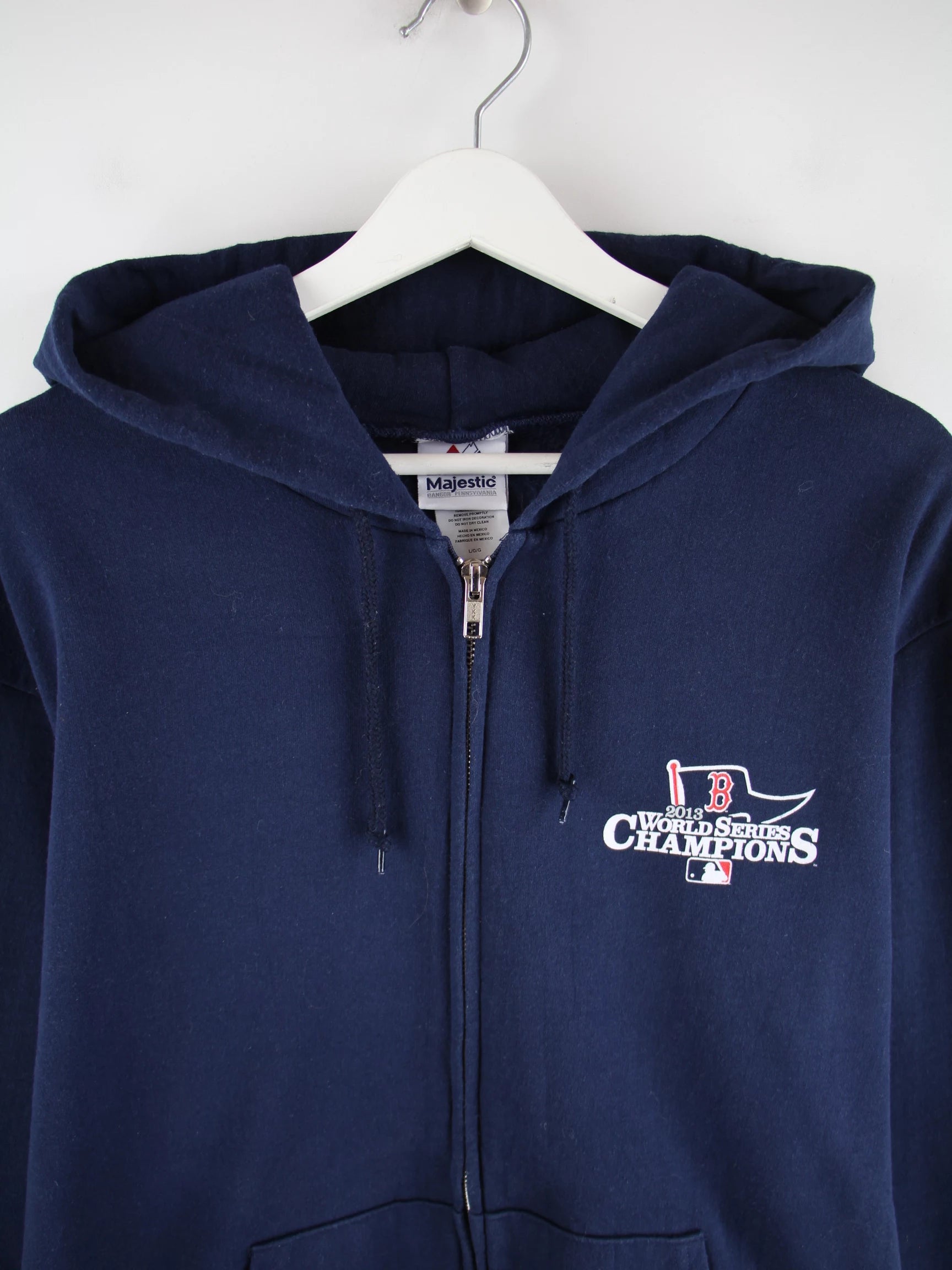 Majestic Hoodie Blau L – Detailansicht Vorderseite