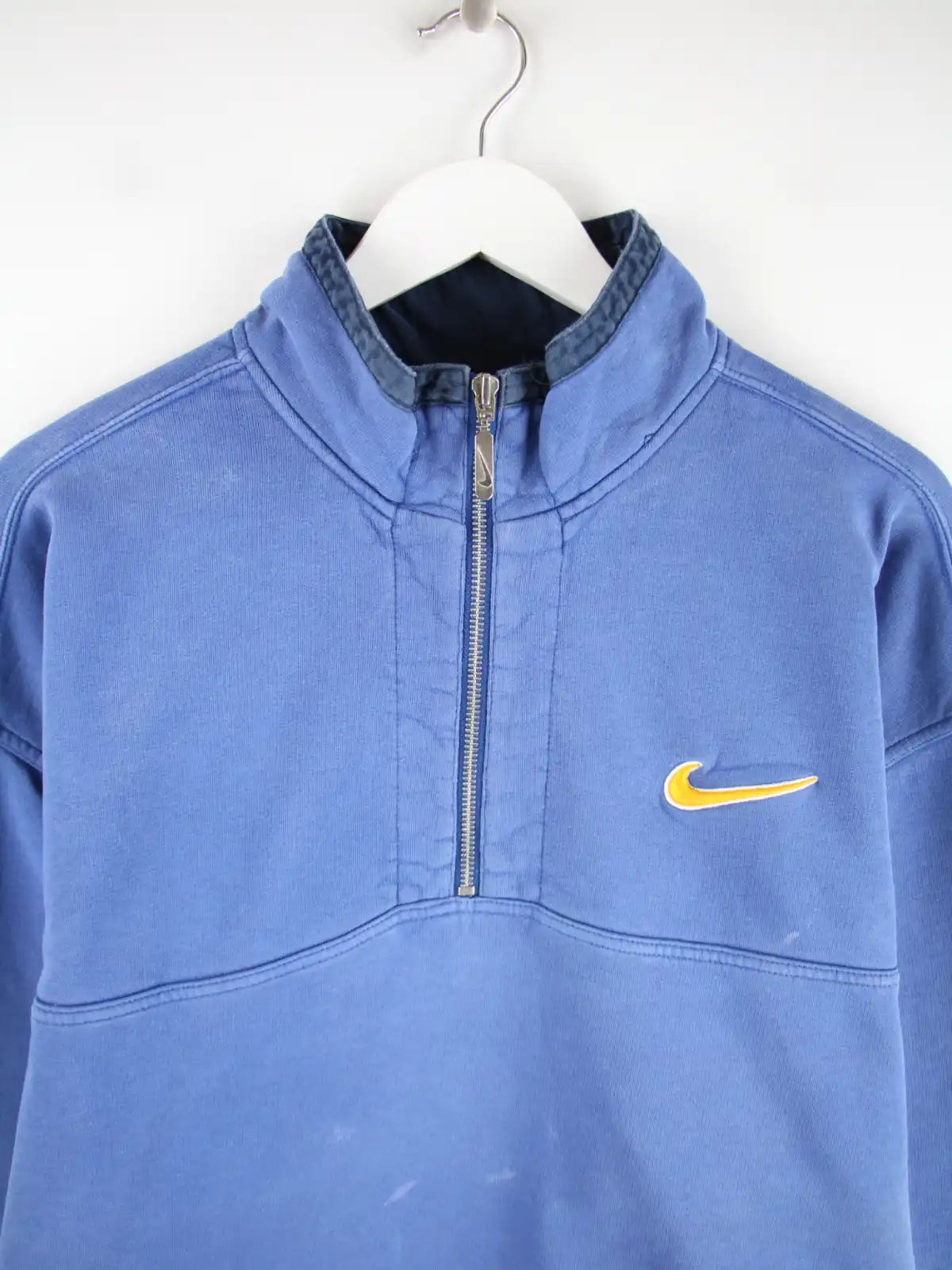 Nike Sweater Blau L – Detailansicht Vorderseite
