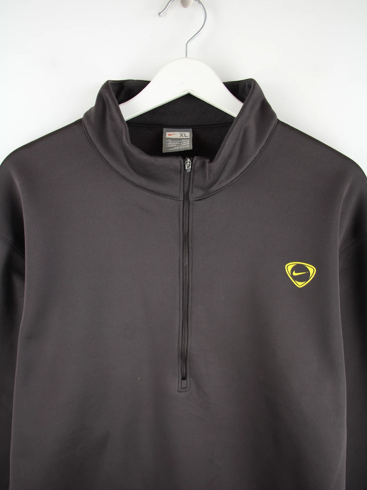 Nike Sweater Schwarz XL – Detailansicht Vorderseite
