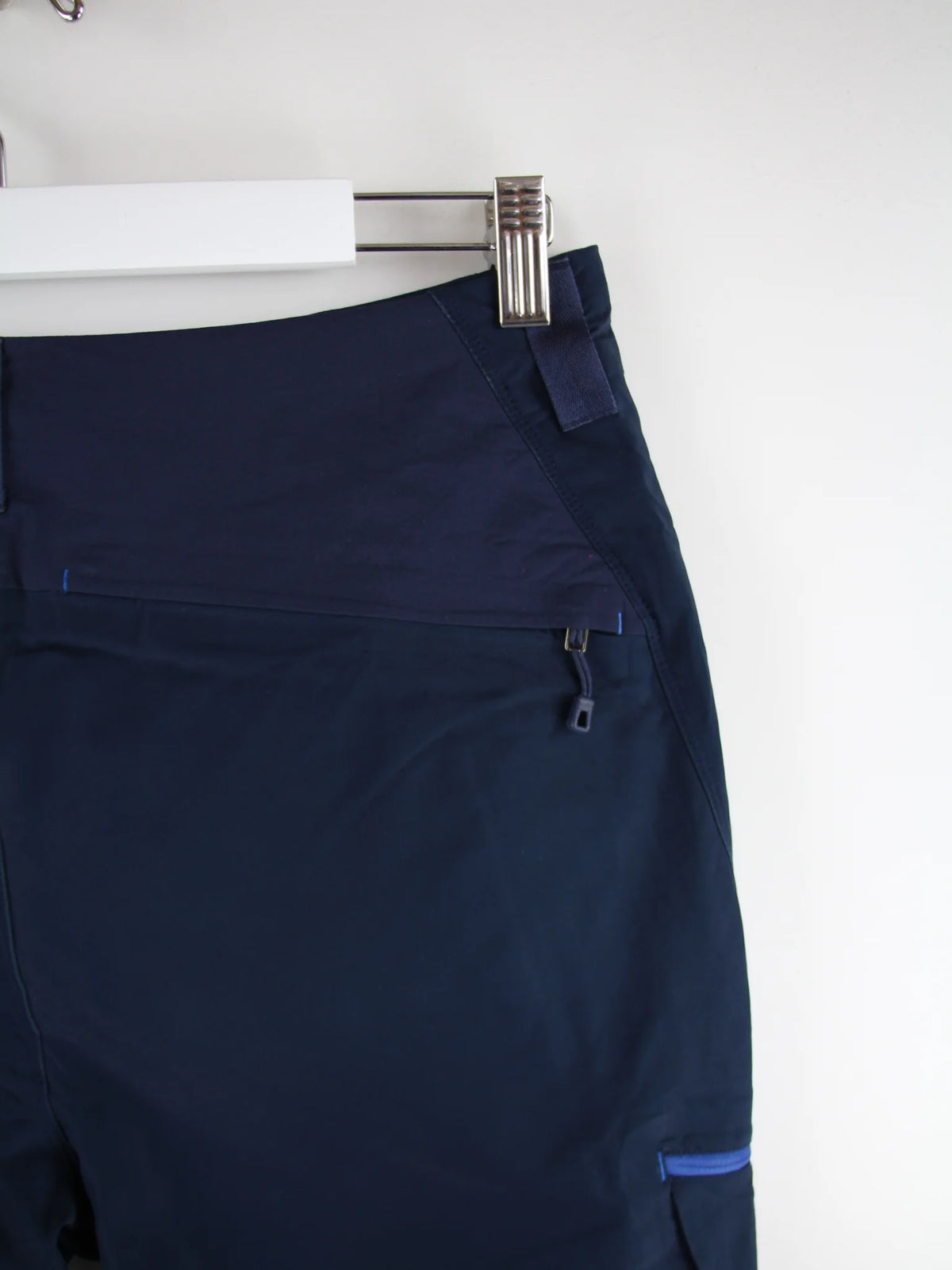 Patagonia Hose Blau – Detailansicht Vorderseite