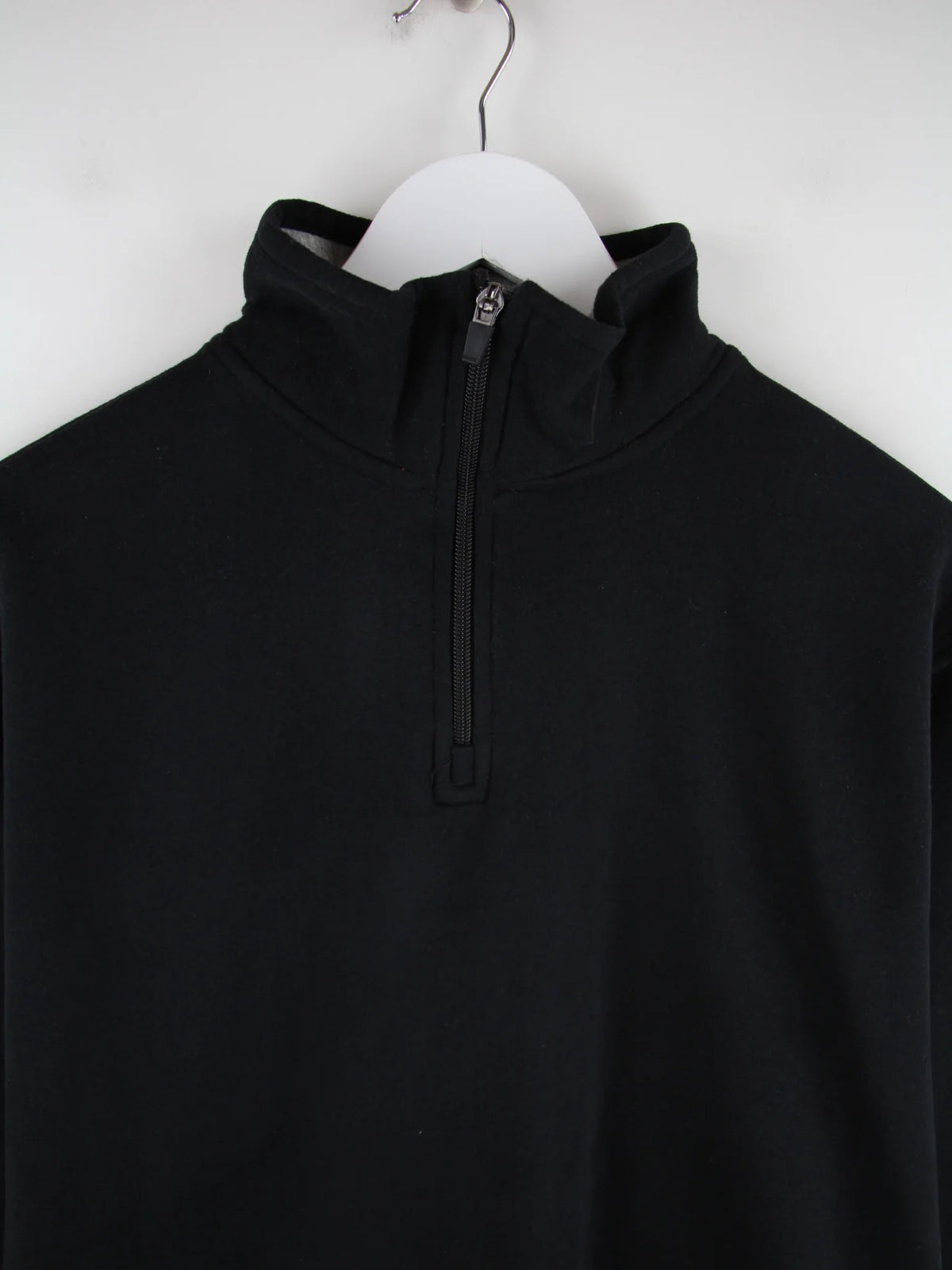 Russell Athletic Sweater Schwarz M – Detailansicht Vorderseite