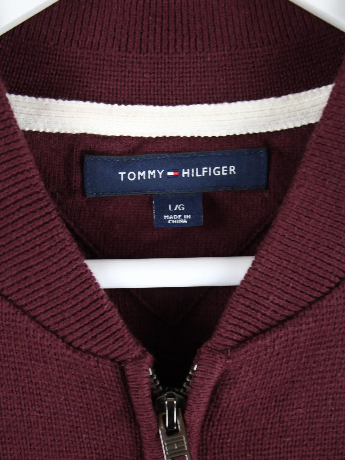Tommy Hilfiger Strickjacke Rot L – Detailansicht Vorderseite