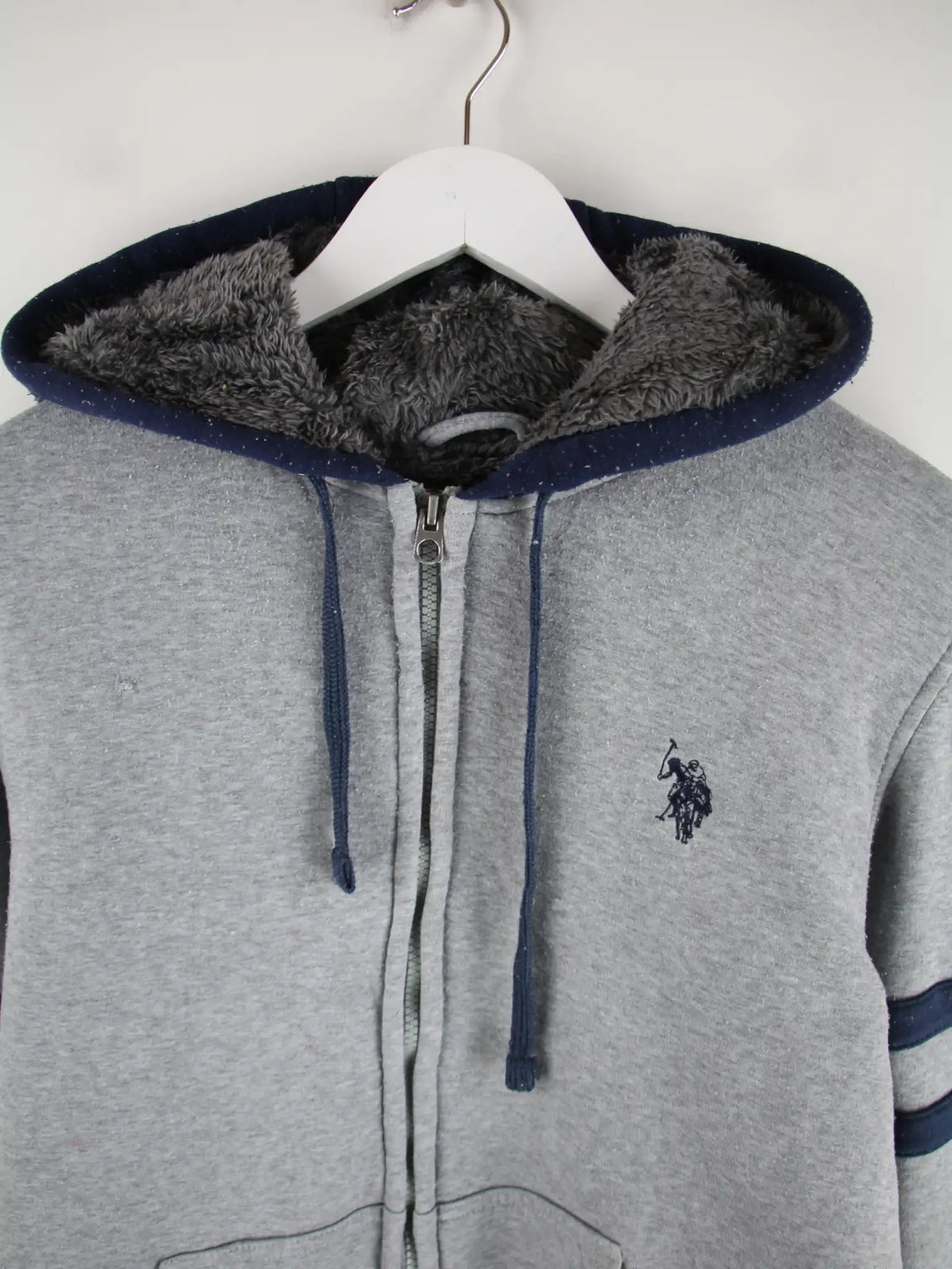 U.S. Polo ASSN. Hoodie Grau L – Detailansicht Vorderseite