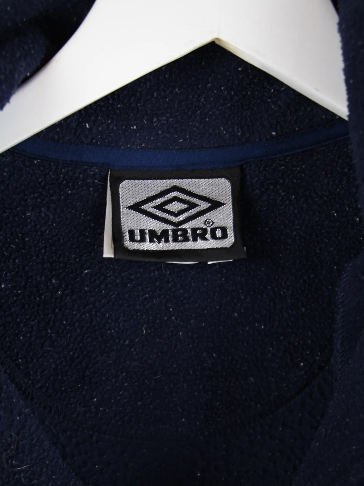 Umbro Fleece Blau M – Etikett