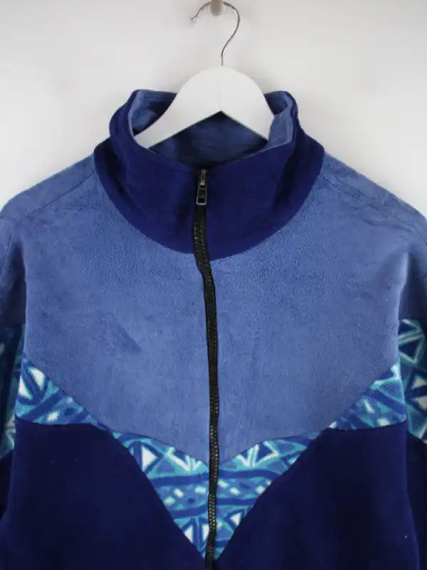 Vintage Fleece Blau L – Detailansicht Vorderseite