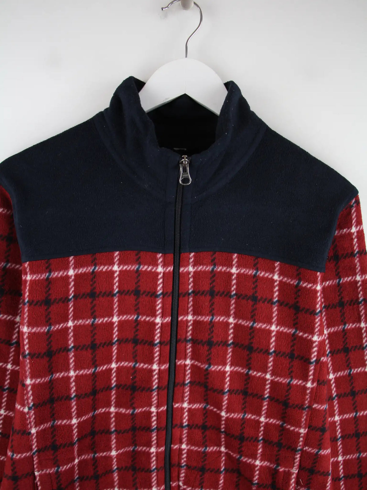 Vintage Fleece Rot M – Detailansicht Vorderseite