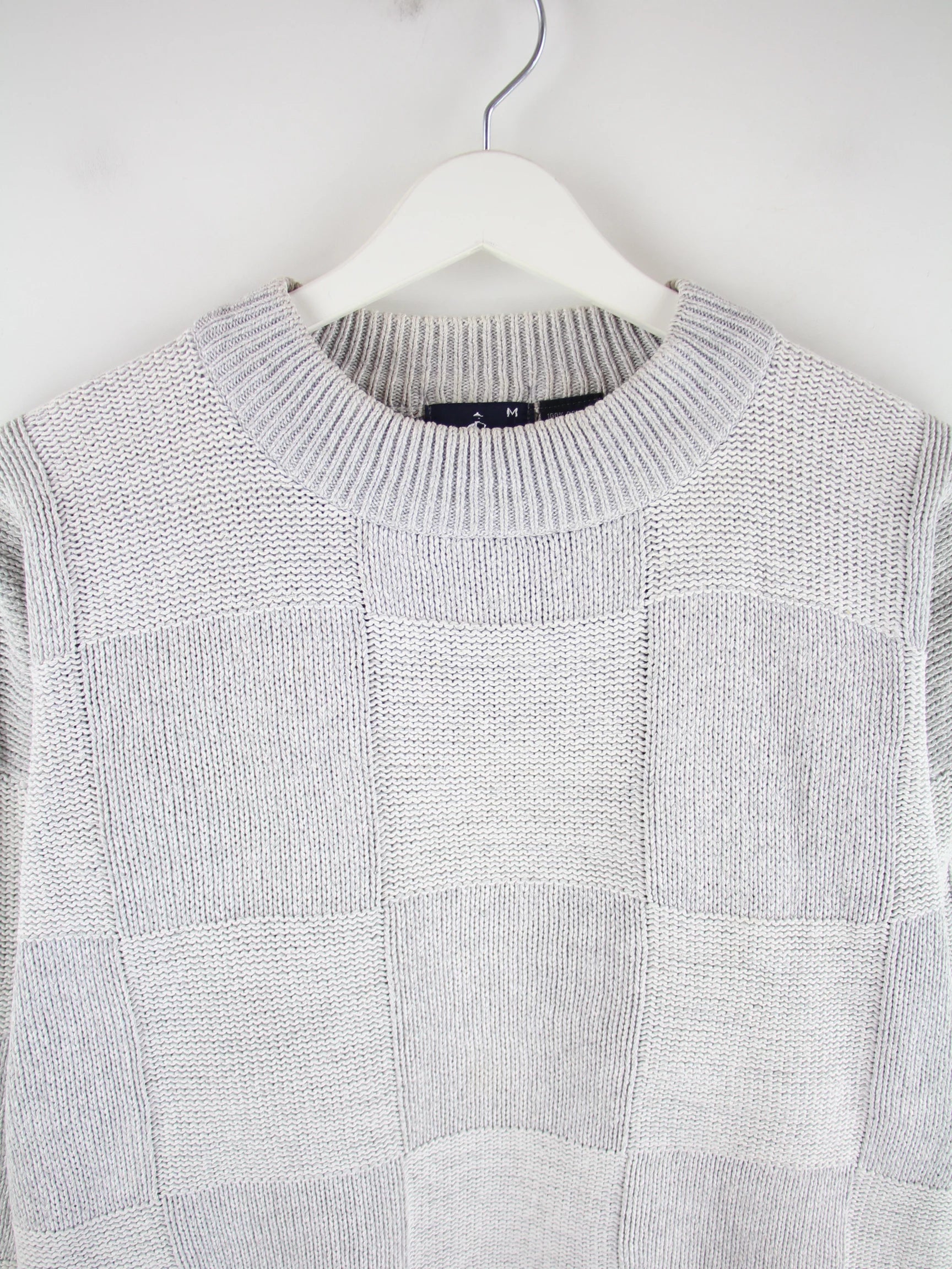 Vintage Pullover Grau M – Detailansicht Vorderseite