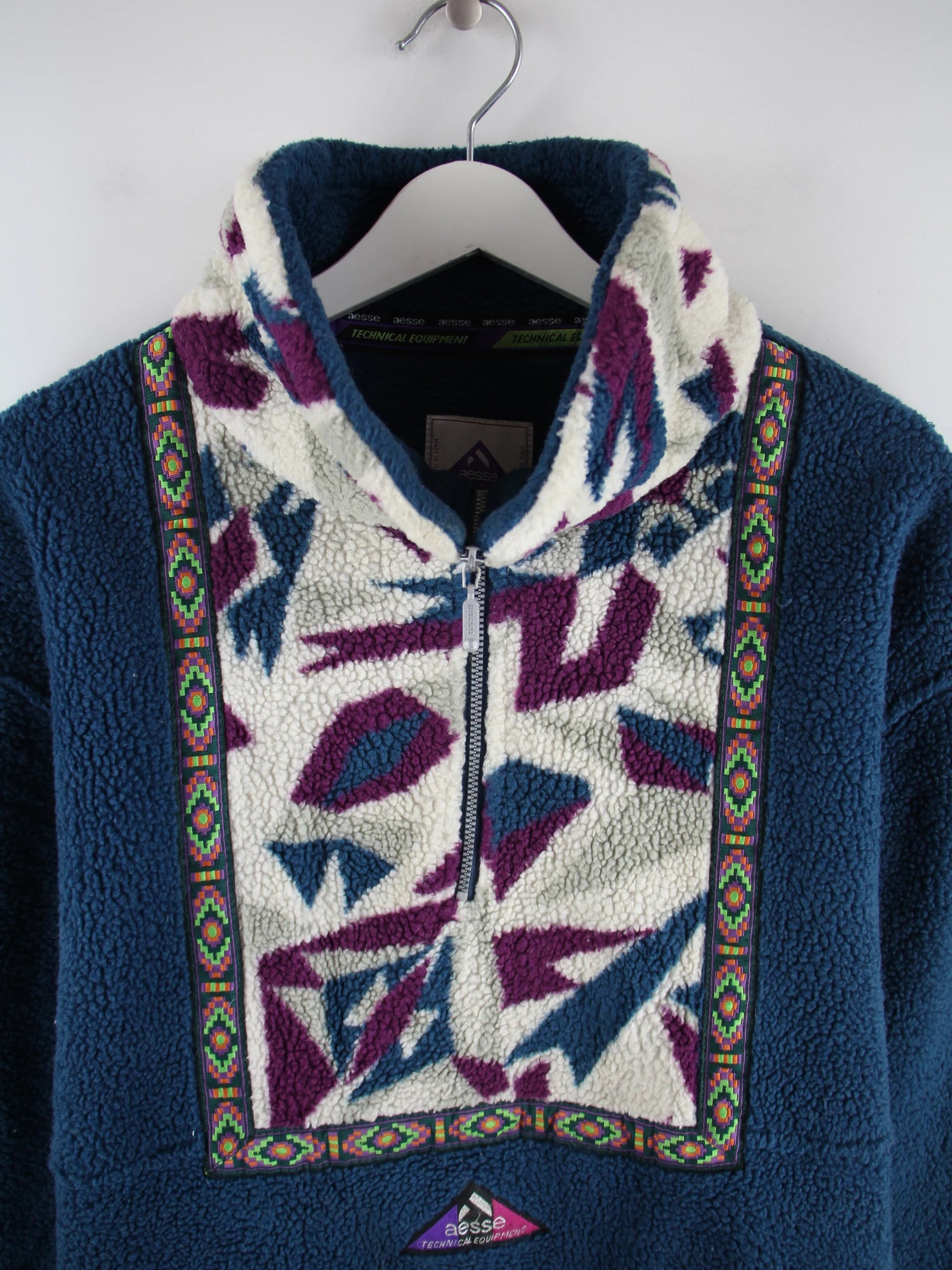 Vintage Sweater Blau XXL – Detailansicht Vorderseite