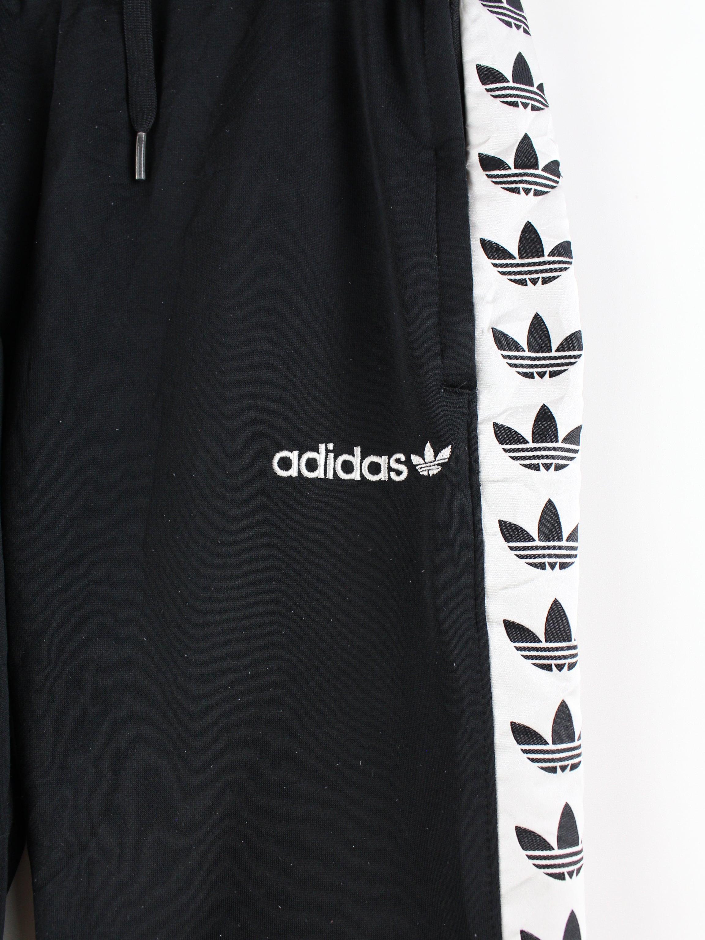 Tnt store tape adidas