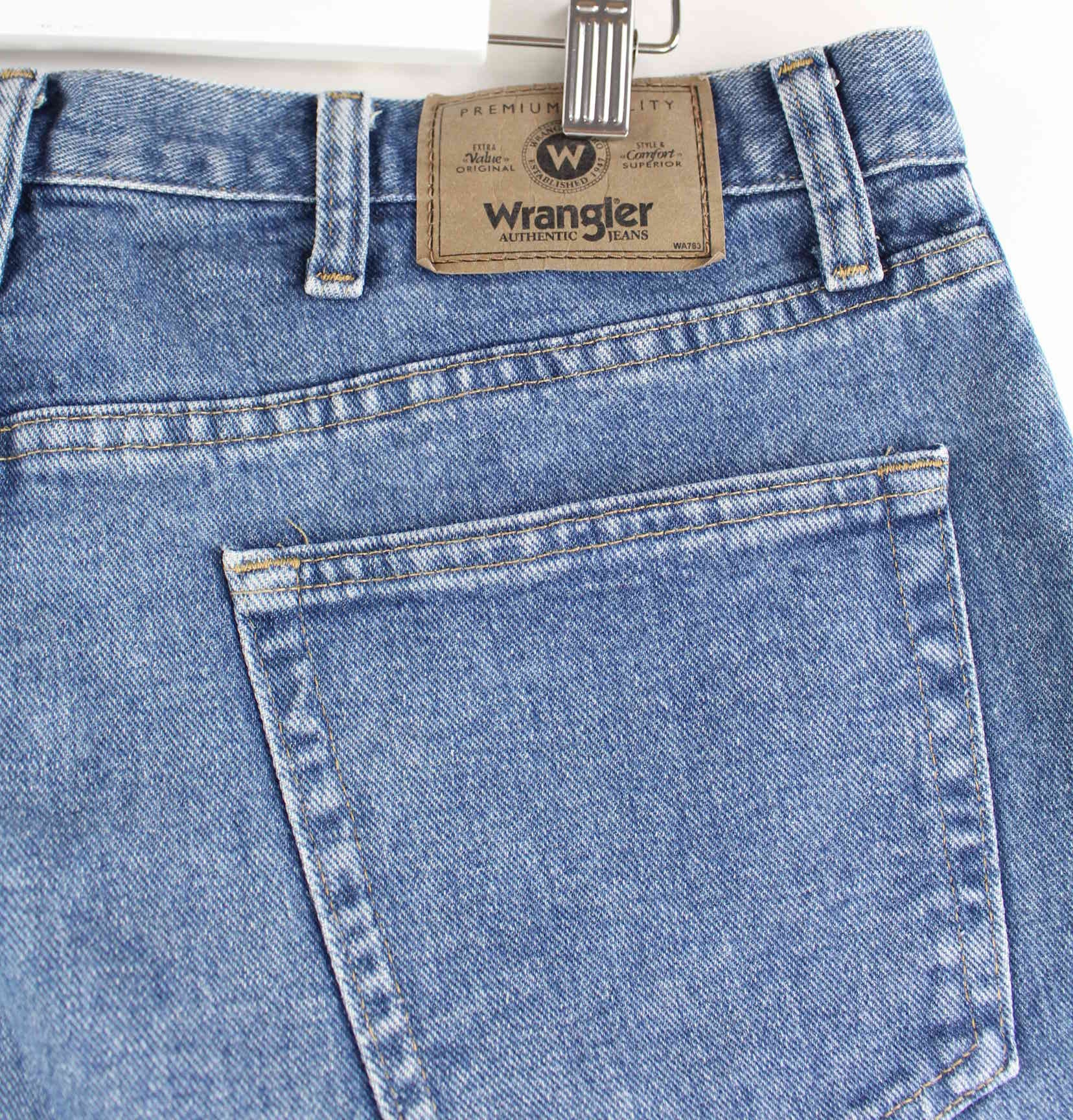 Wrangler Relaxed Fit Jeans Shorts Blau W36 (detail image 1)