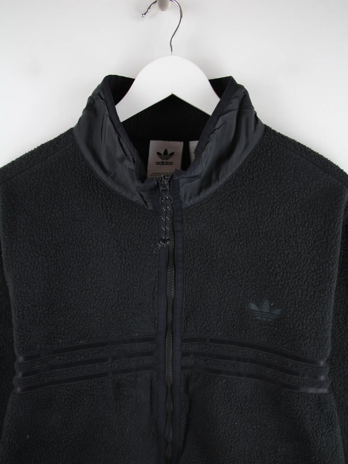 Adidas Fleece Schwarz L – Detailansicht Vorderseite
