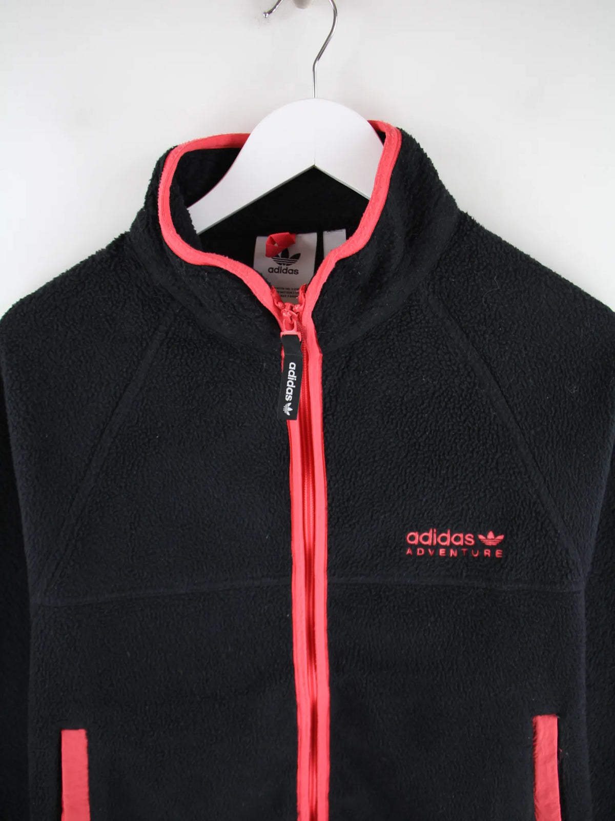 Adidas Fleece Schwarz XS – Detailansicht Vorderseite