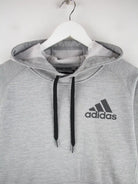 Adidas Hoodie Grau M – Detailansicht Vorderseite