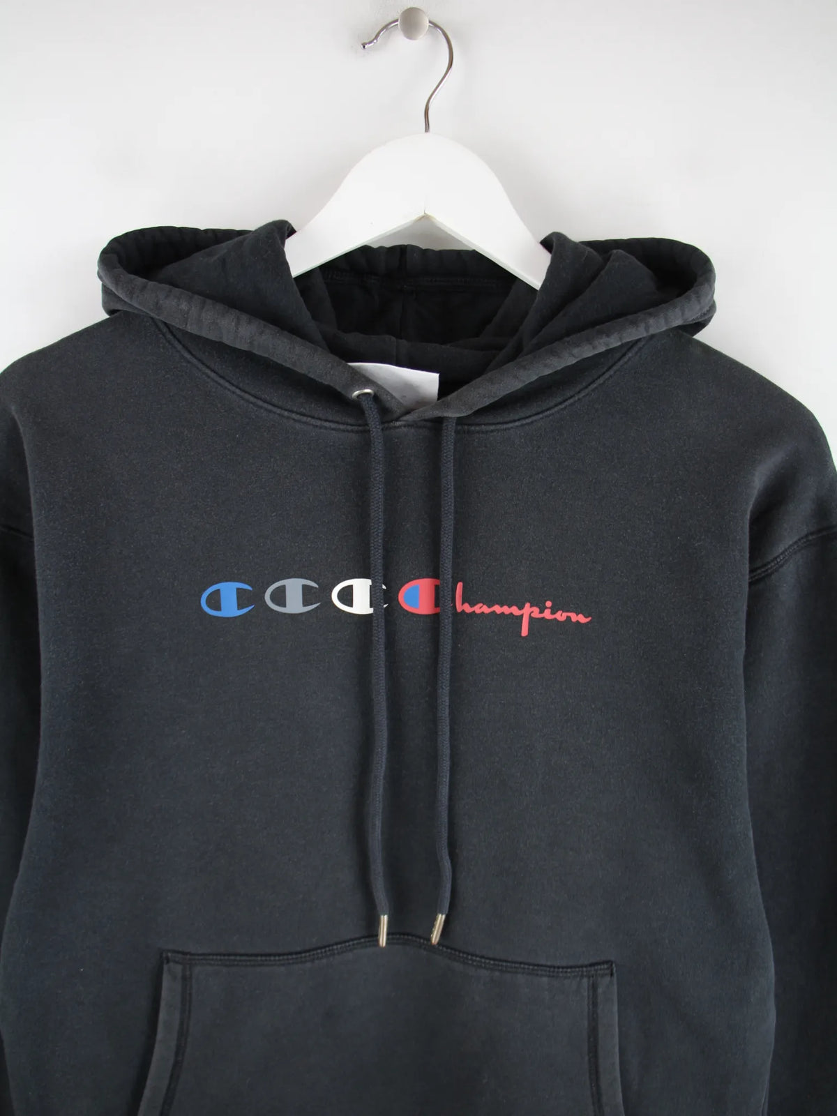 Champion Hoodie Schwarz S – Detailansicht Vorderseite