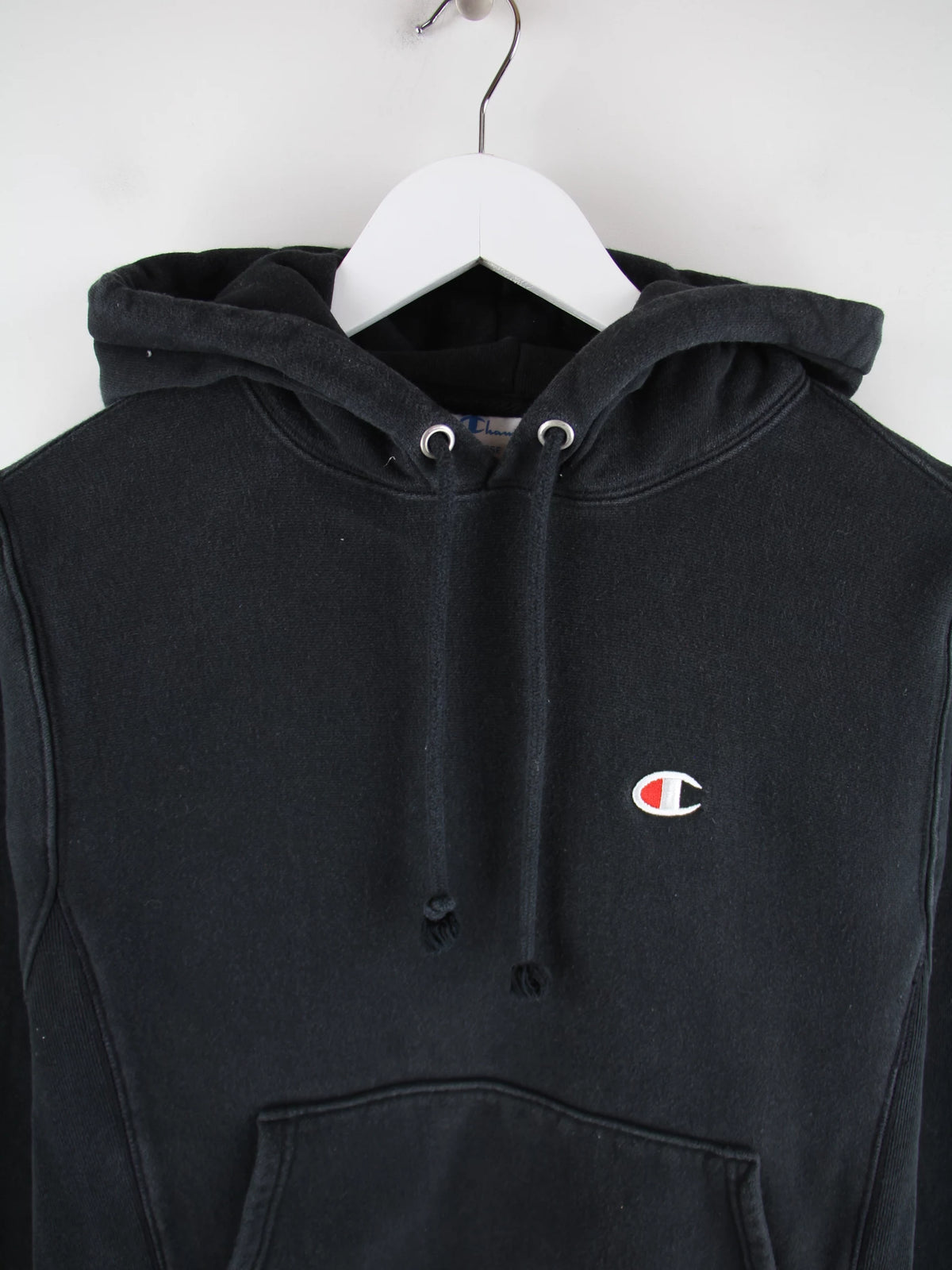 Champion Hoodie Schwarz S – Detailansicht Vorderseite