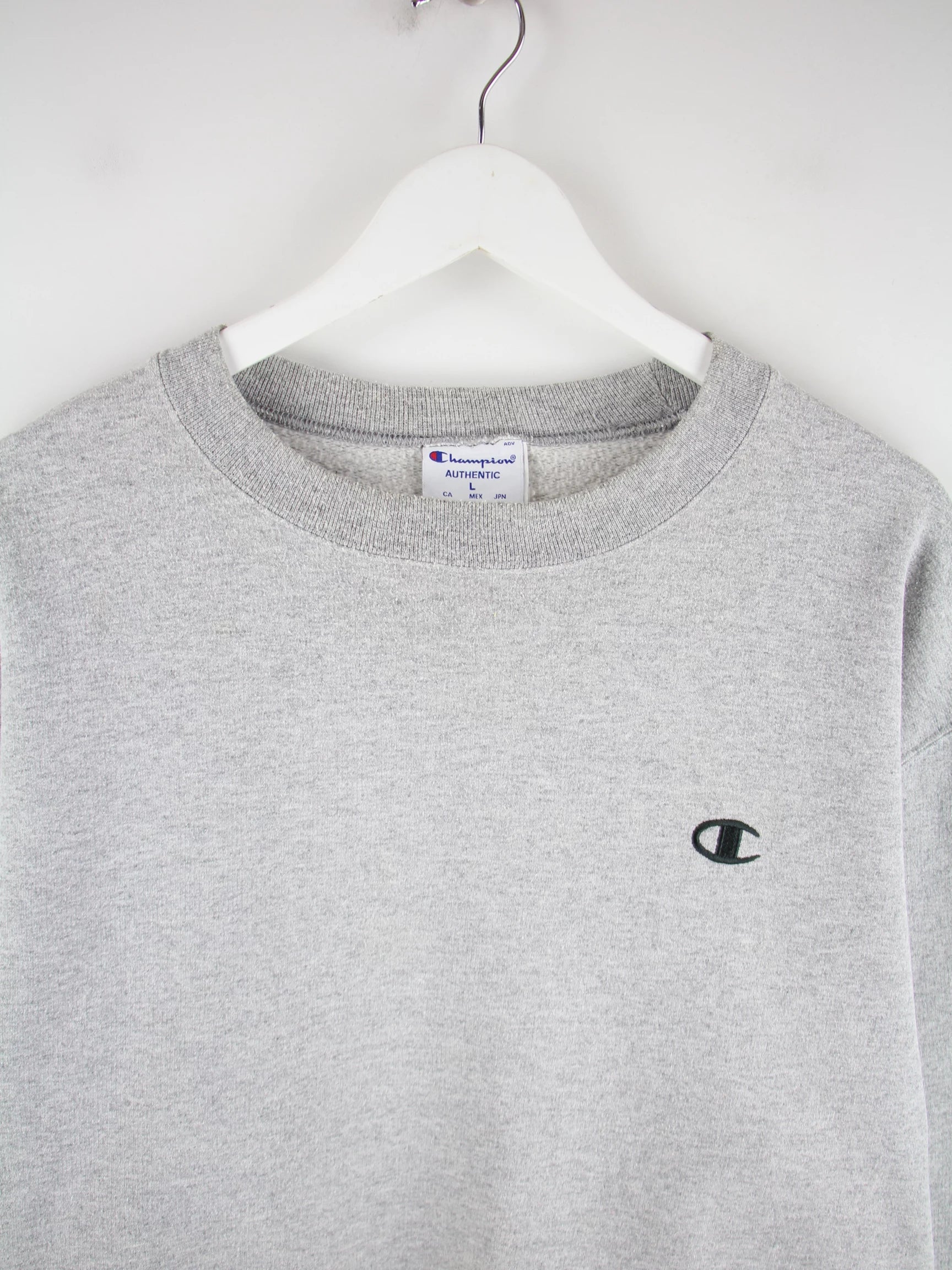 Champion Sweater Grau L – Detailansicht Vorderseite