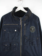 Coogi Leichte Jacke Blau 4XL – Detailansicht Vorderseite