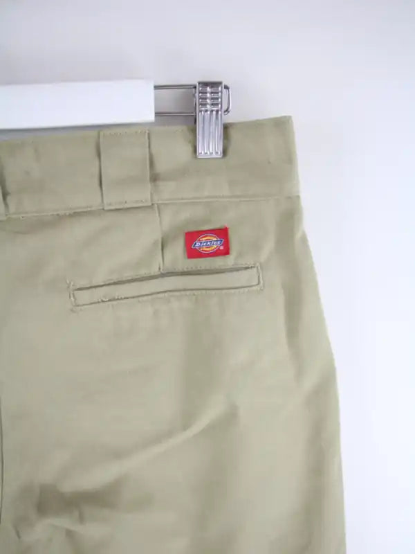 Dickies Hose Beige – Detailansicht Vorderseite