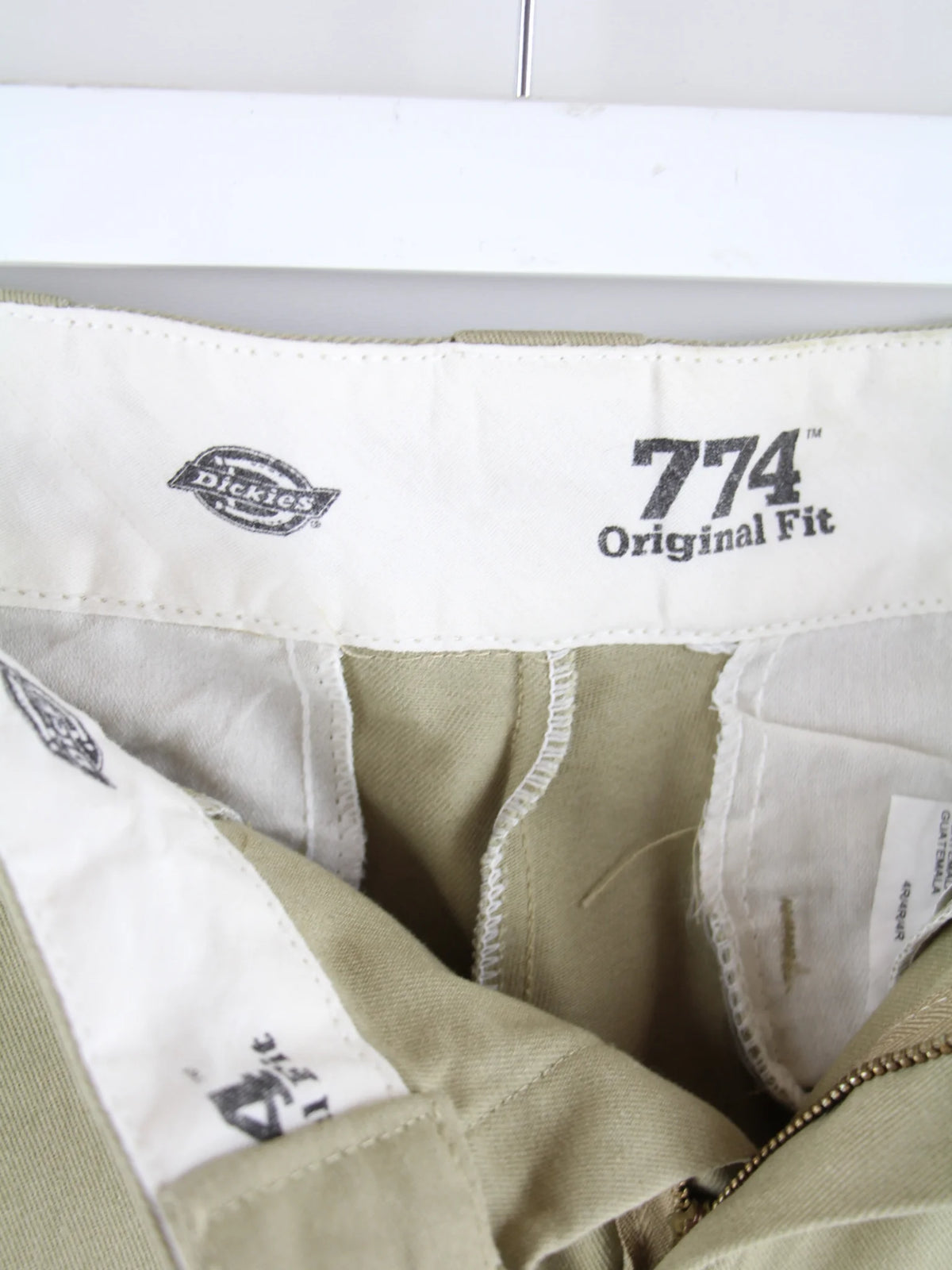 Dickies Hose Beige – Etikett
