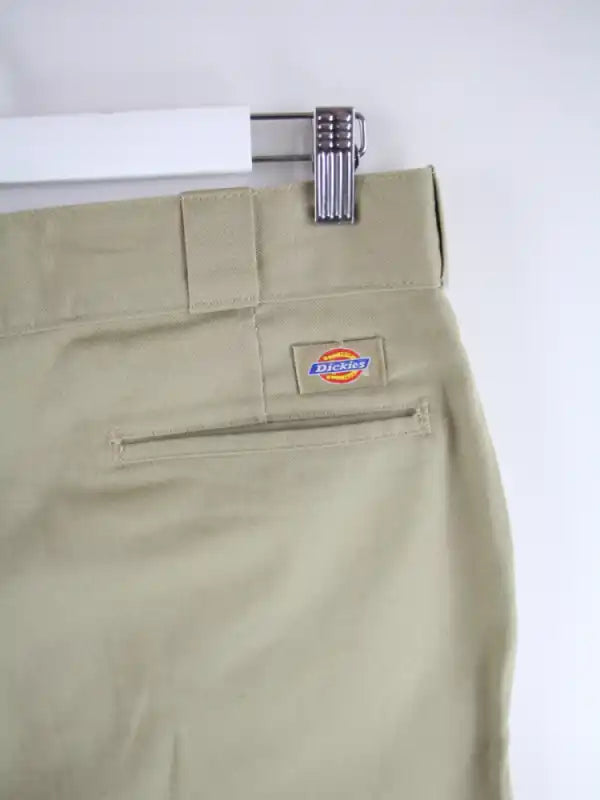 Dickies Hose Beige – Detailansicht Vorderseite