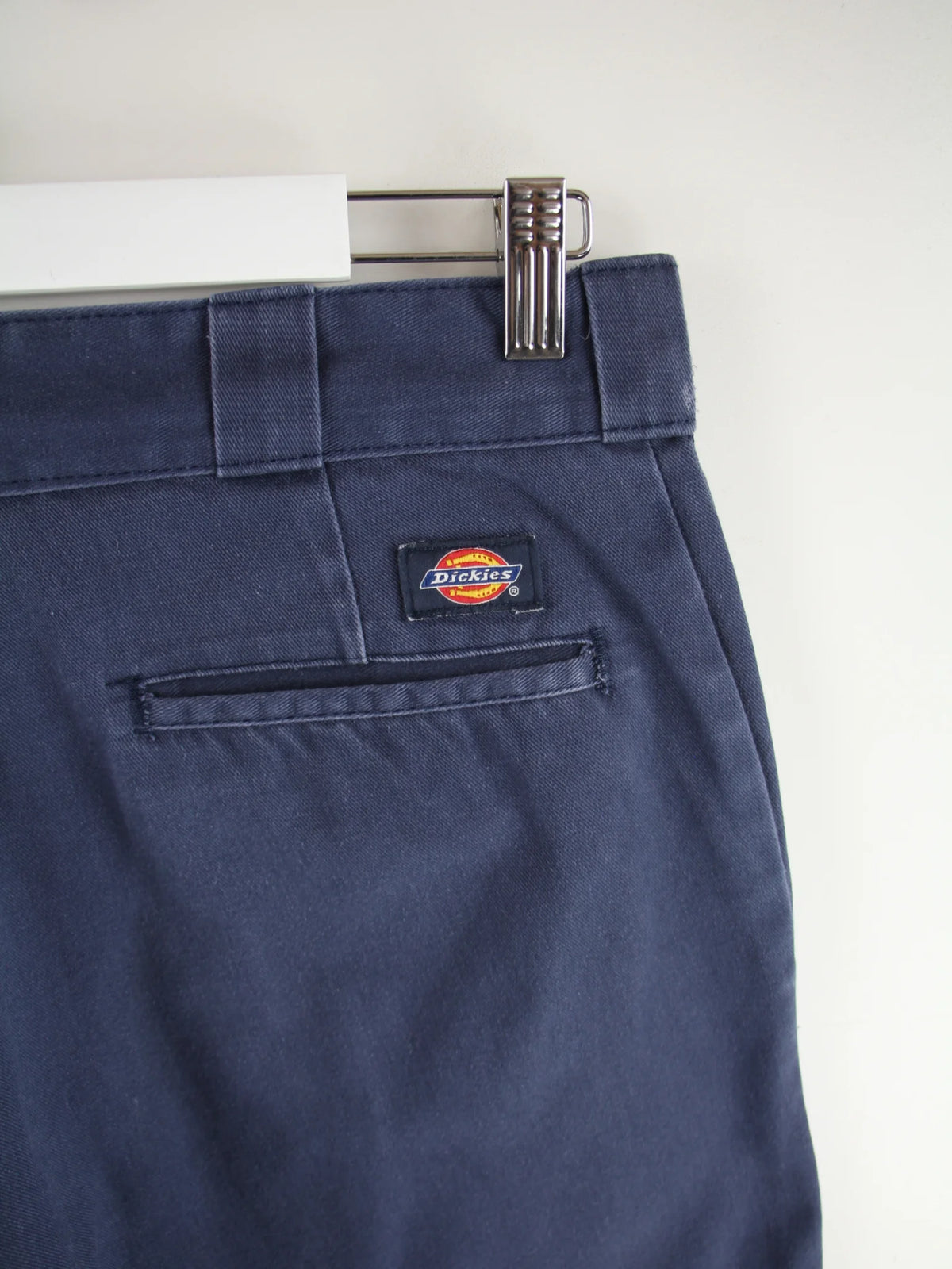 Dickies Hose Blau – Detailansicht Vorderseite