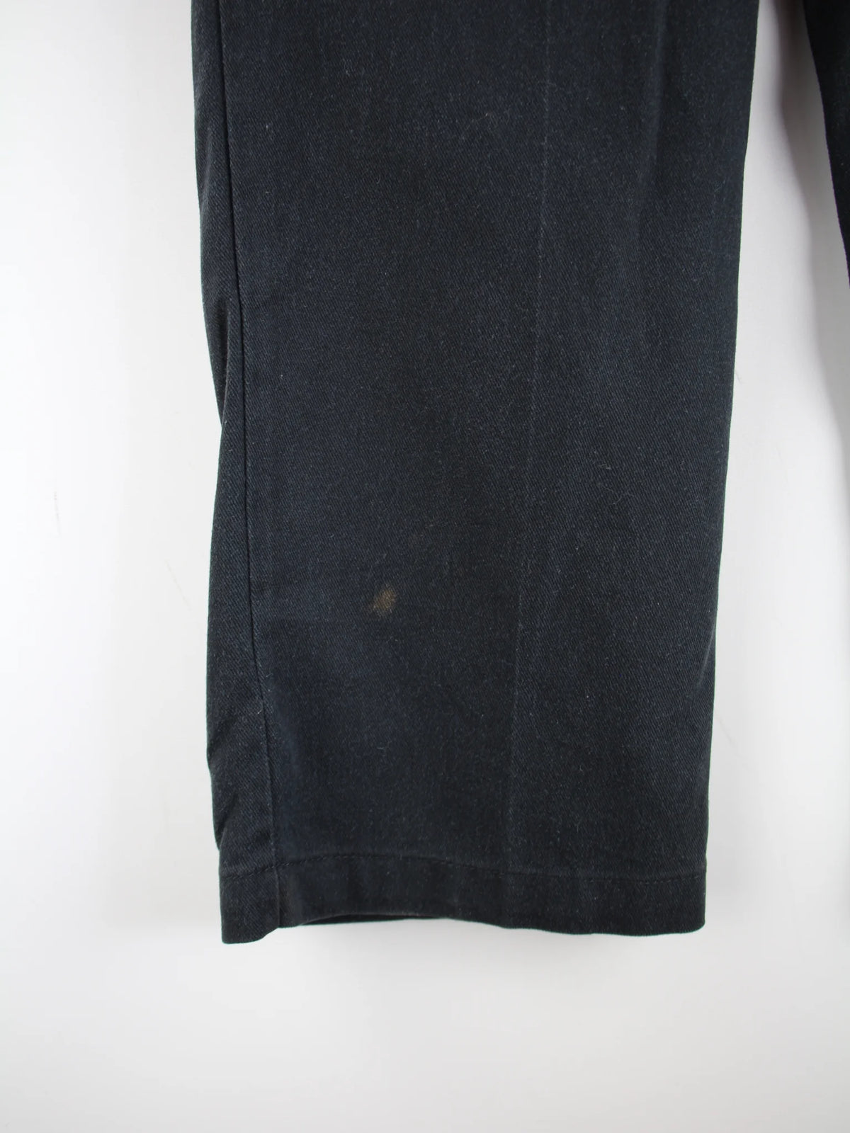 Dickies Hose Schwarz – Detailansicht Vorderseite