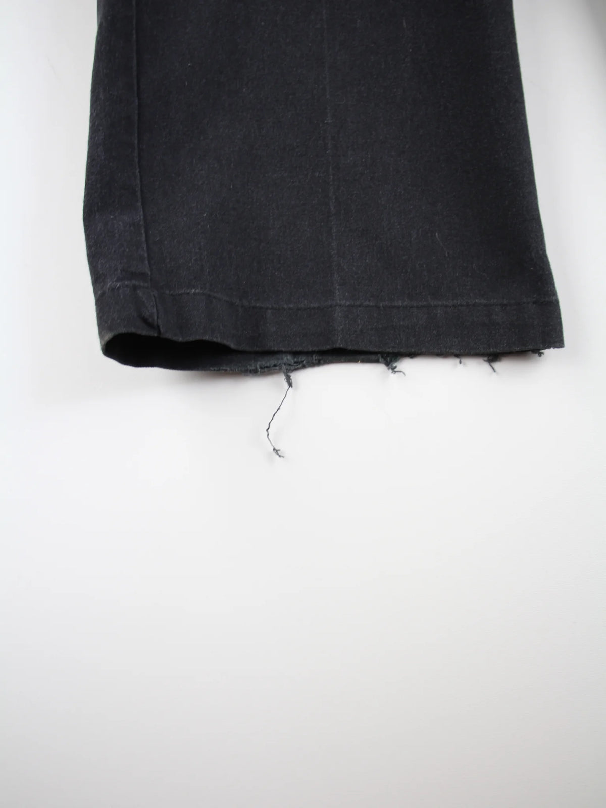 Dickies Hose Schwarz – Detailansicht Vorderseite