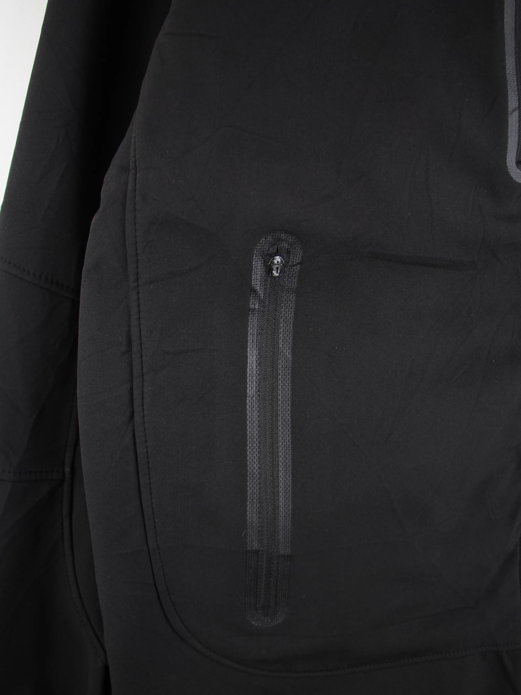 Helly Hansen Jacke Schwarz XL – Etikett