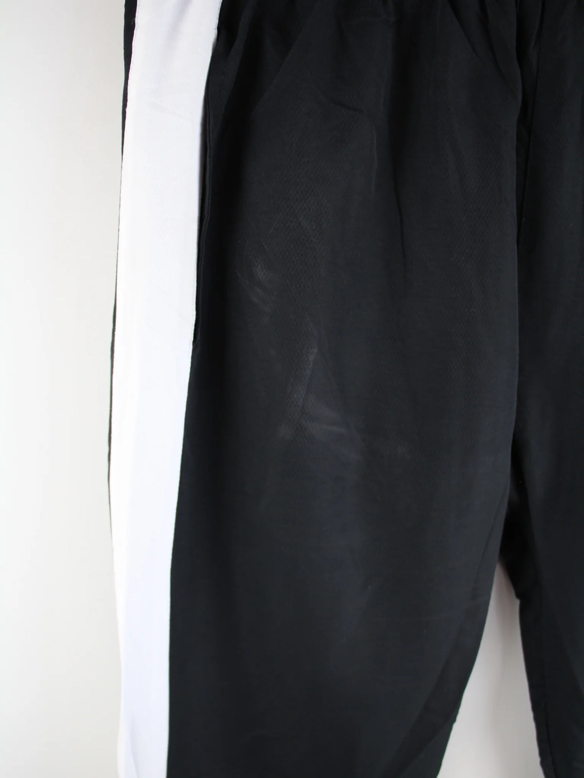 Lacoste Track Pants Schwarz S – Detailansicht Vorderseite