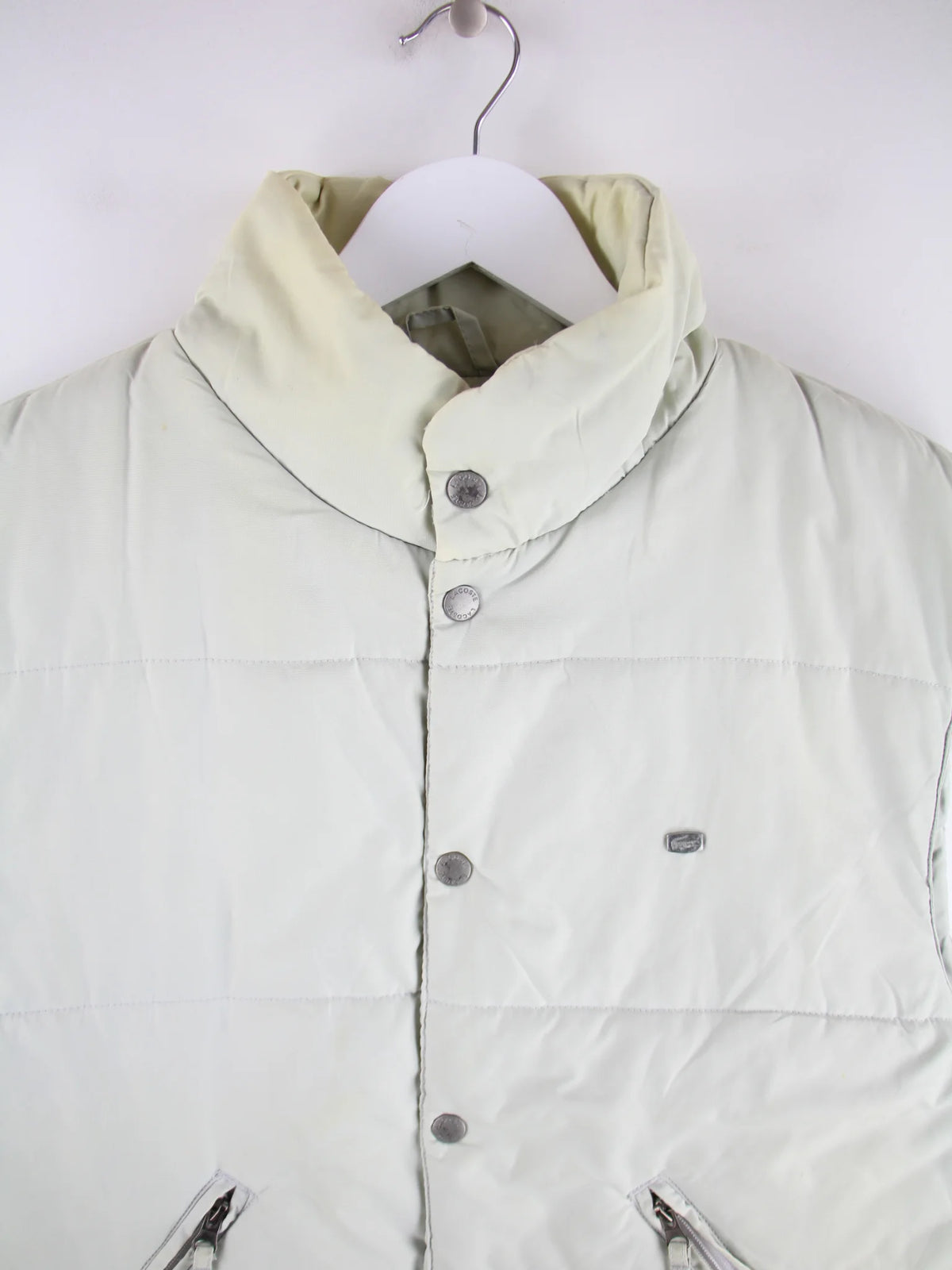 Lacoste Weste Grün M – Detailansicht Vorderseite