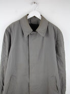 London Fog Mantel Grau XL – Detailansicht Vorderseite