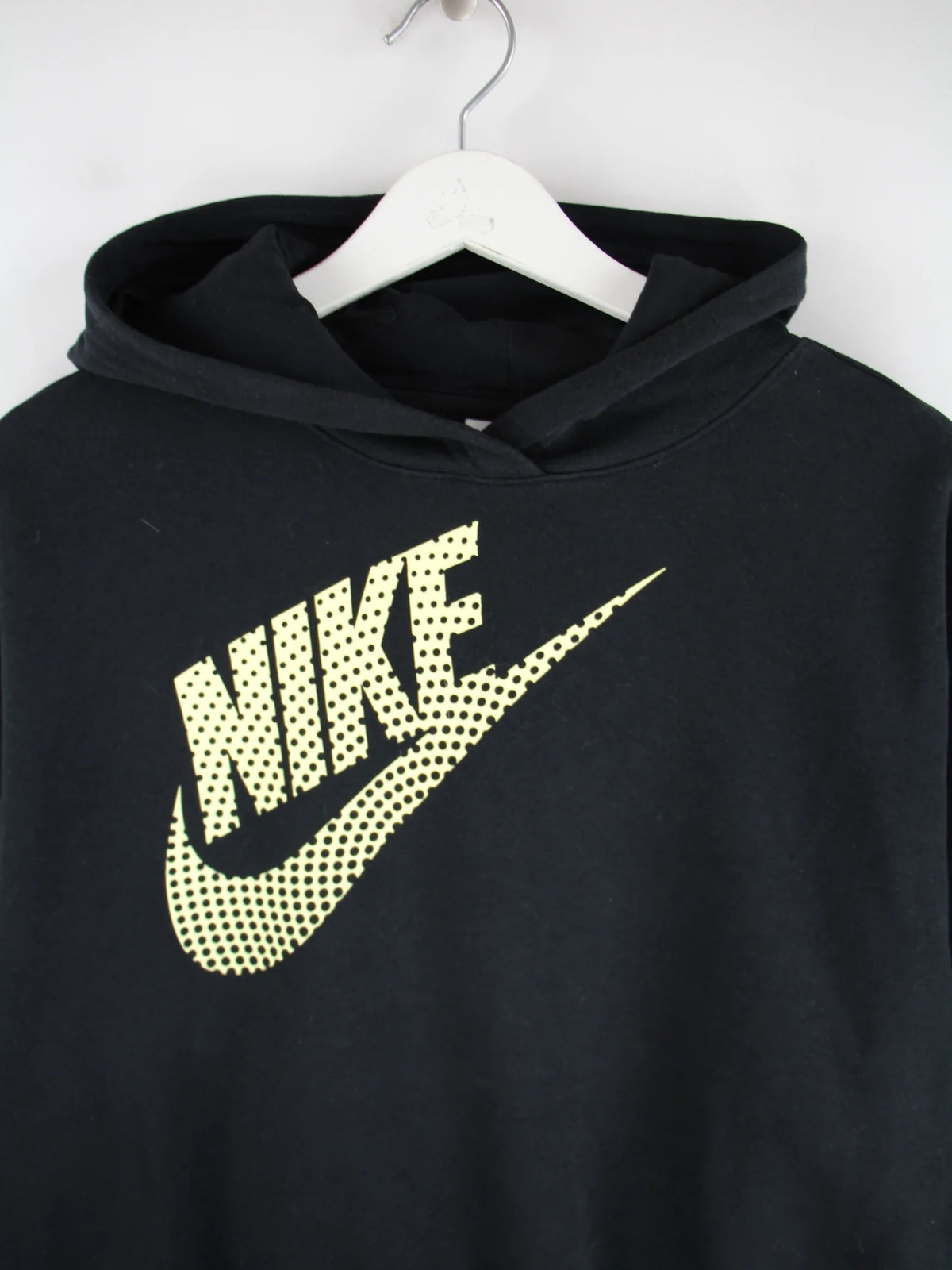 Nike Hoodie Schwarz M – Detailansicht Vorderseite