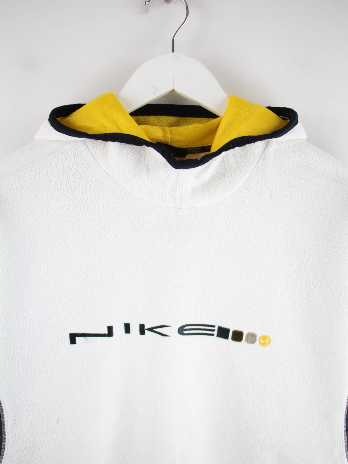 Nike Hoodie Weiß M – Detailansicht Vorderseite
