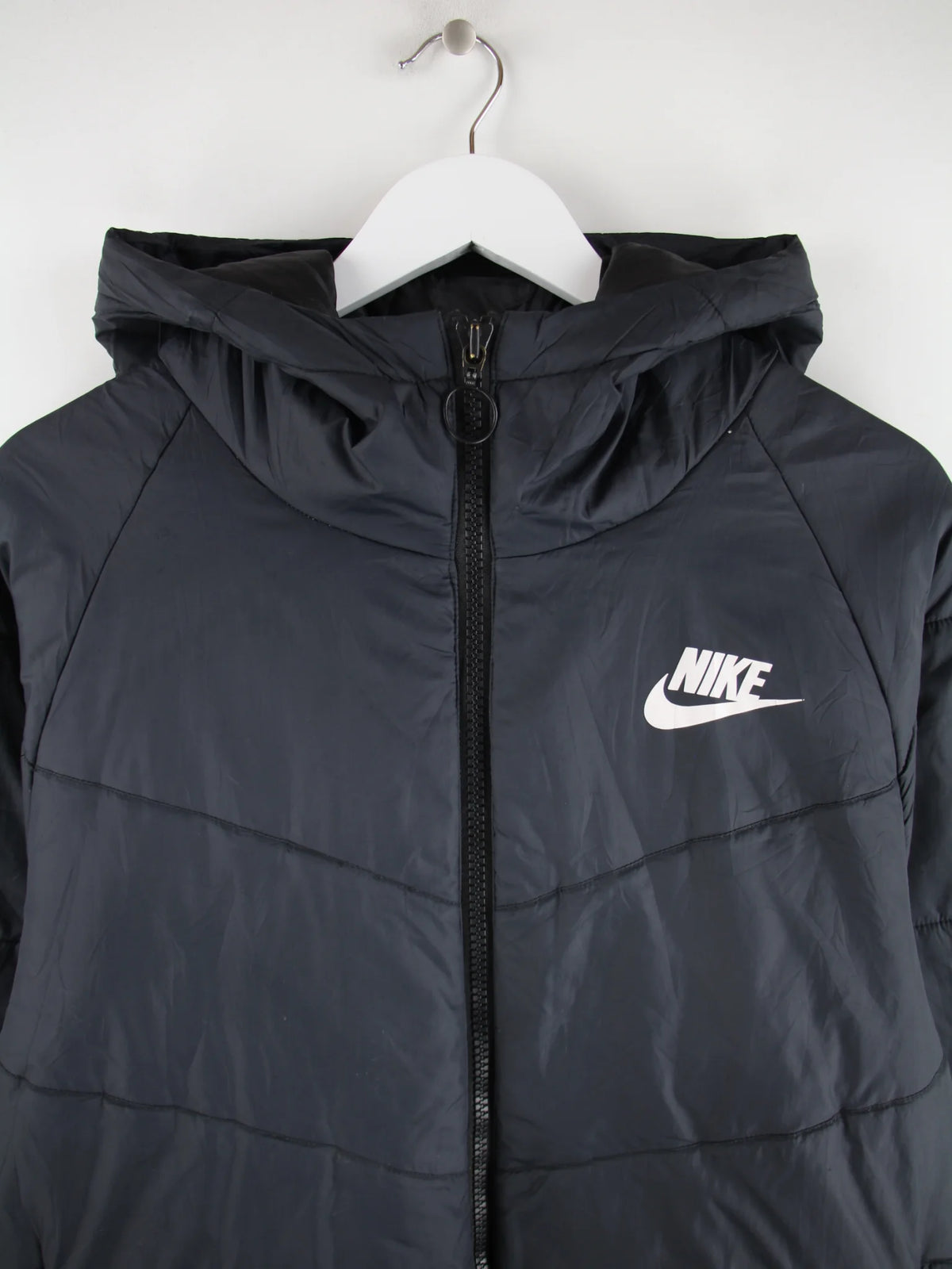 Nike Jacke Schwarz L – Detailansicht Vorderseite