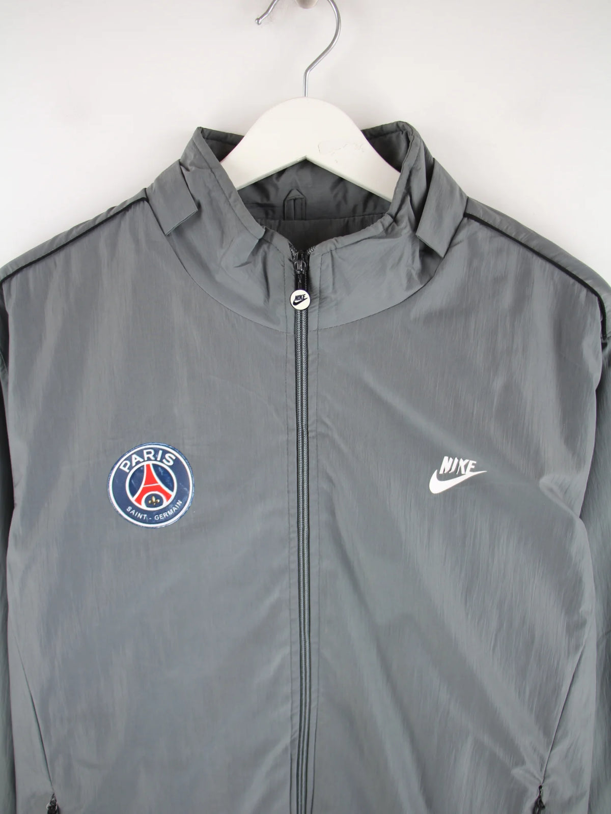 Nike Leichte Jacke Grau L – Detailansicht Vorderseite
