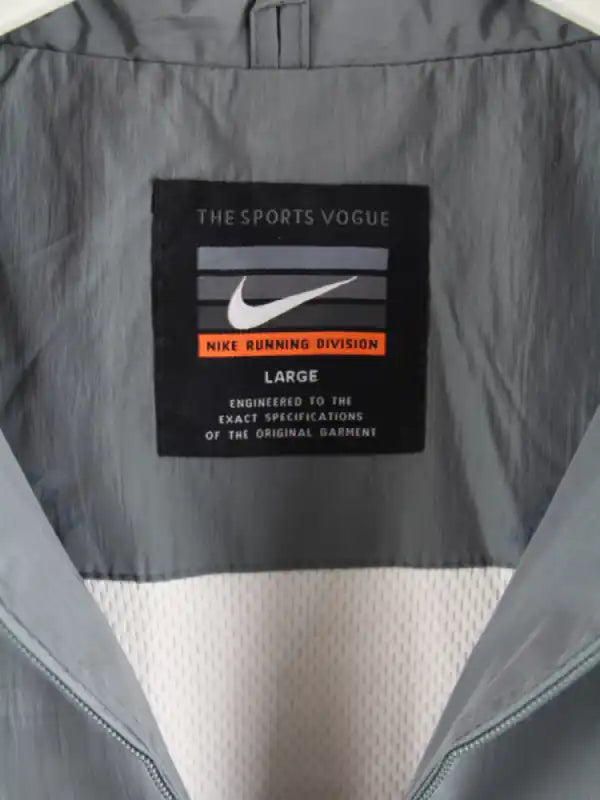 Nike Leichte Jacke Grau L – Etikett