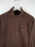 Nike Sweater Braun S – Detailansicht Vorderseite