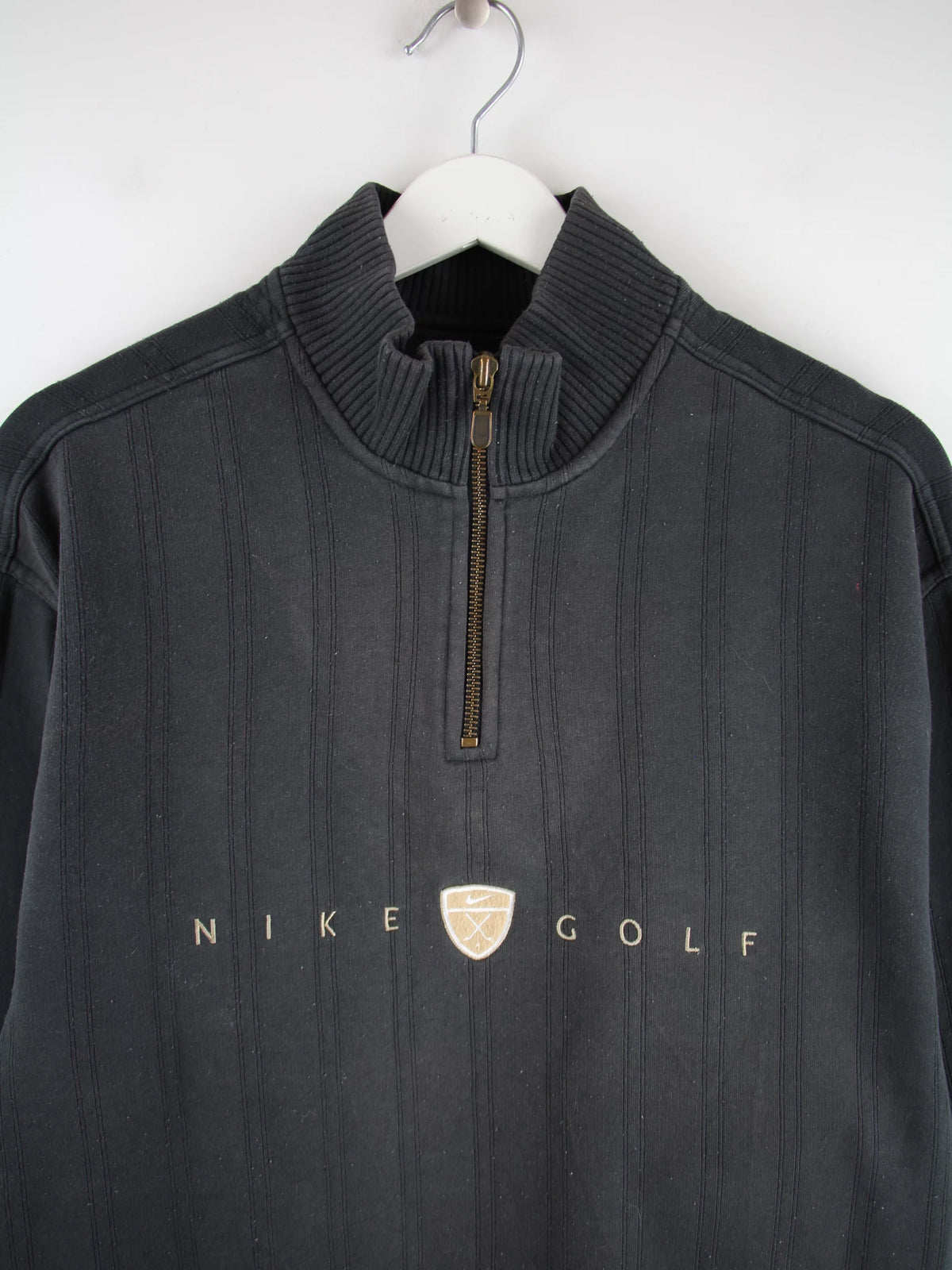 Nike Sweater Schwarz M – Detailansicht Vorderseite