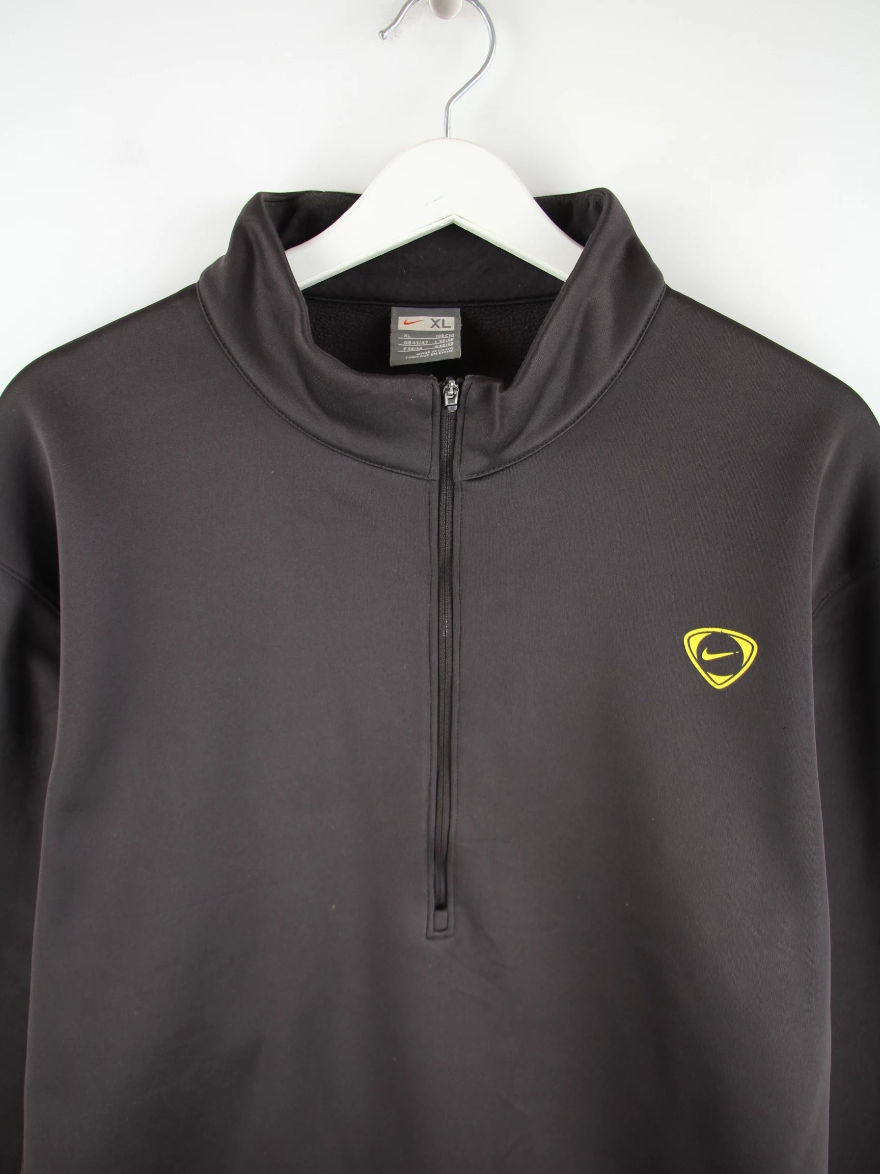 Nike Sweater Schwarz XL – Detailansicht Vorderseite